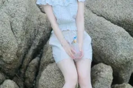 张凌赫评论区沦陷！连上8个热搜遭网友讽刺：39个人就崩溃了？